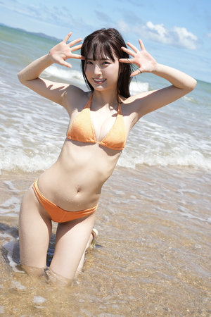 井川里予吃热狗红肠