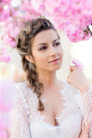 动漫美女胸被狂揉扒开吃奶无遮挡