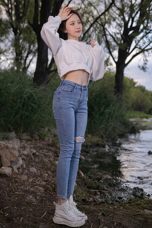 美女脱了个精光