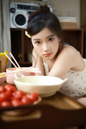 老师裸露胸被强挤奶漫画