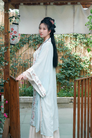 免费看女人露阴高清片