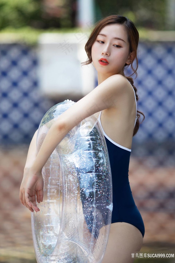 把警花用春药调教成奶牛