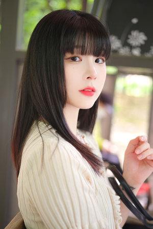 俄罗斯姑娘在小城免费观看