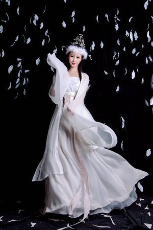 漂亮的嫂子在线