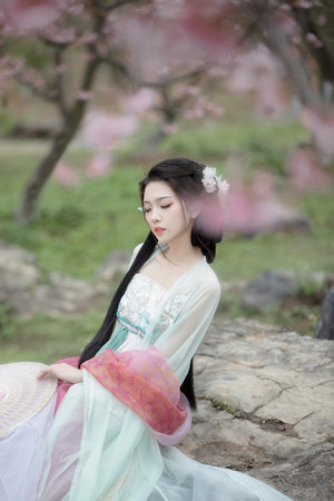 苡若首度开放双穴同时吸精