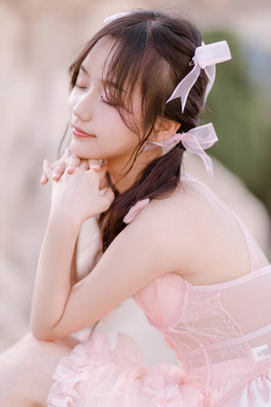 大二学舞蹈贫乳妹子公寓里和炮友啪啪