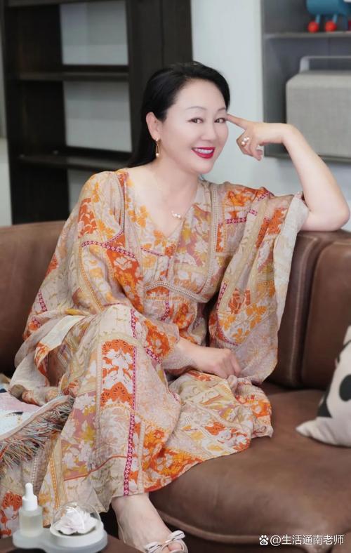 Av音量太大隔壁美女人妻敲门