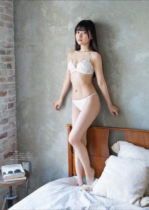 张莜雨4o沙发图片