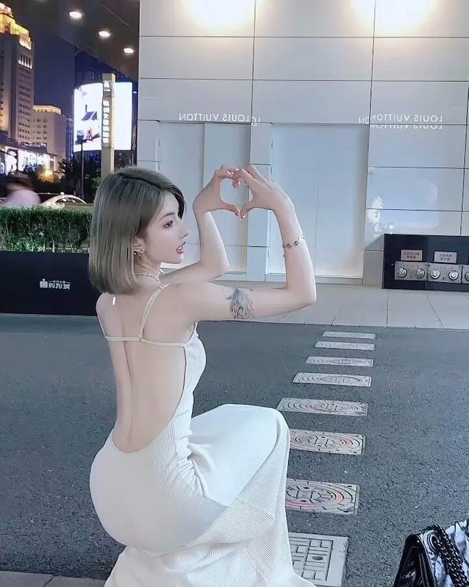 丰满老女人伦理