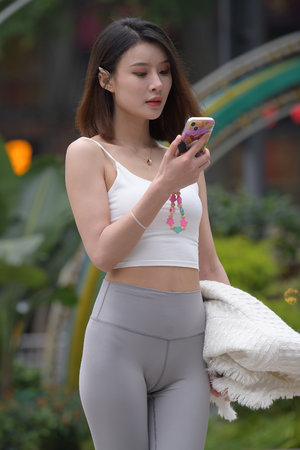 在厨房被夫上司强迫中文