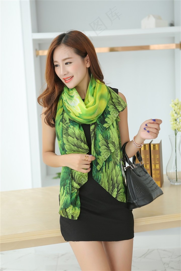 超美的小姐姐拿着花露水瓶子自慰精品