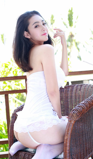 SM脚奴调教丨踩踏贱奴