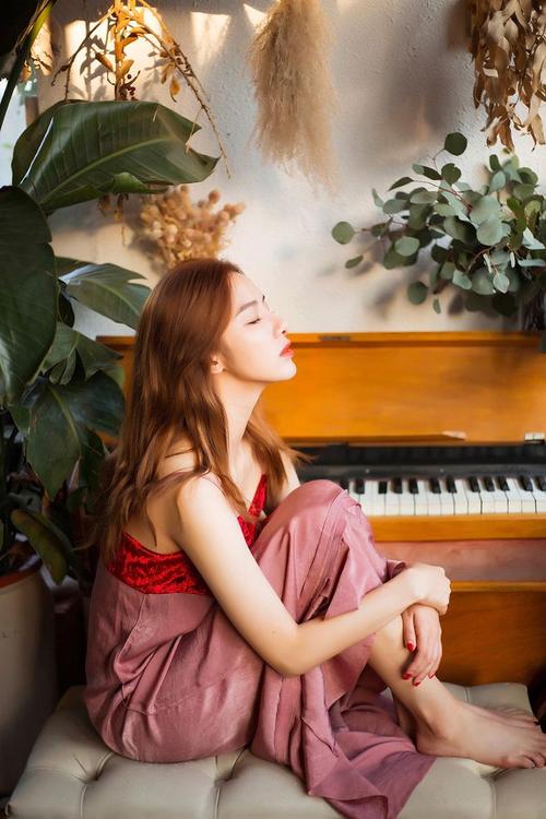 被男人吃奶跟添下面动态图